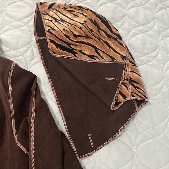 Reversible tiger print/brown coat - Picture 8 of 11